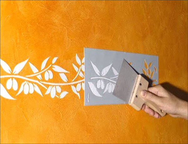 Узор по обоям акриловой штукатуркой Узор по обоям акриловой штукатуркой