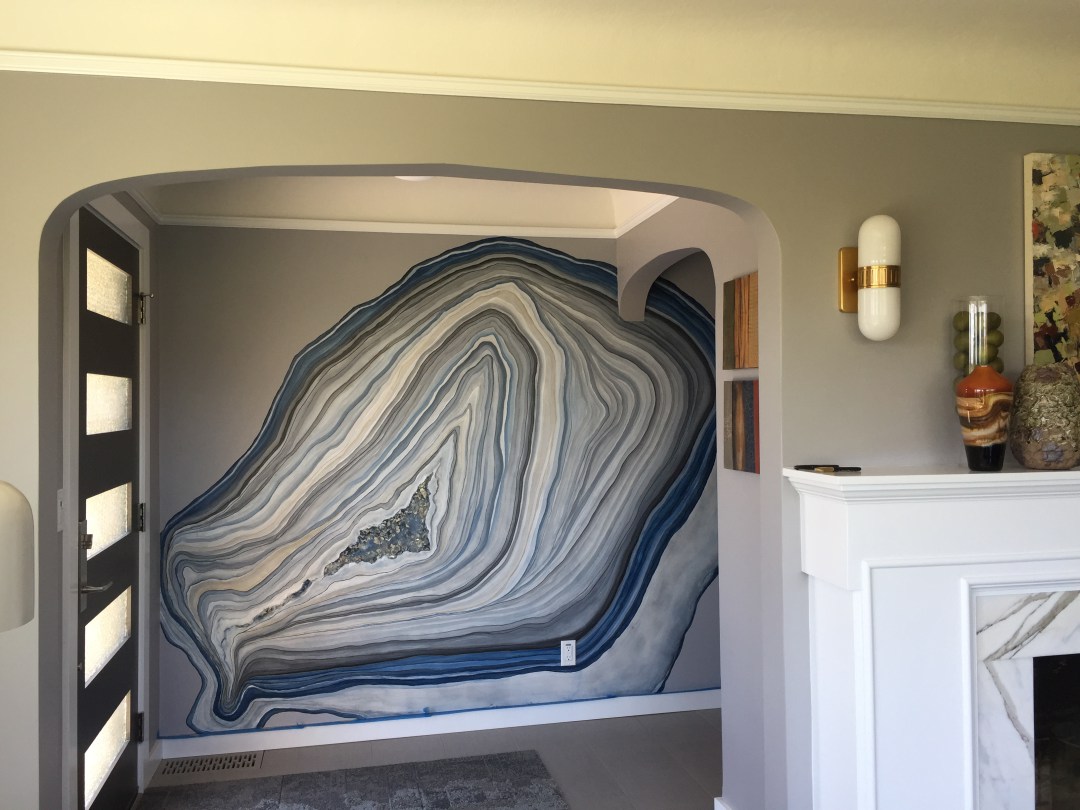 Рисунок на стене в коридоре