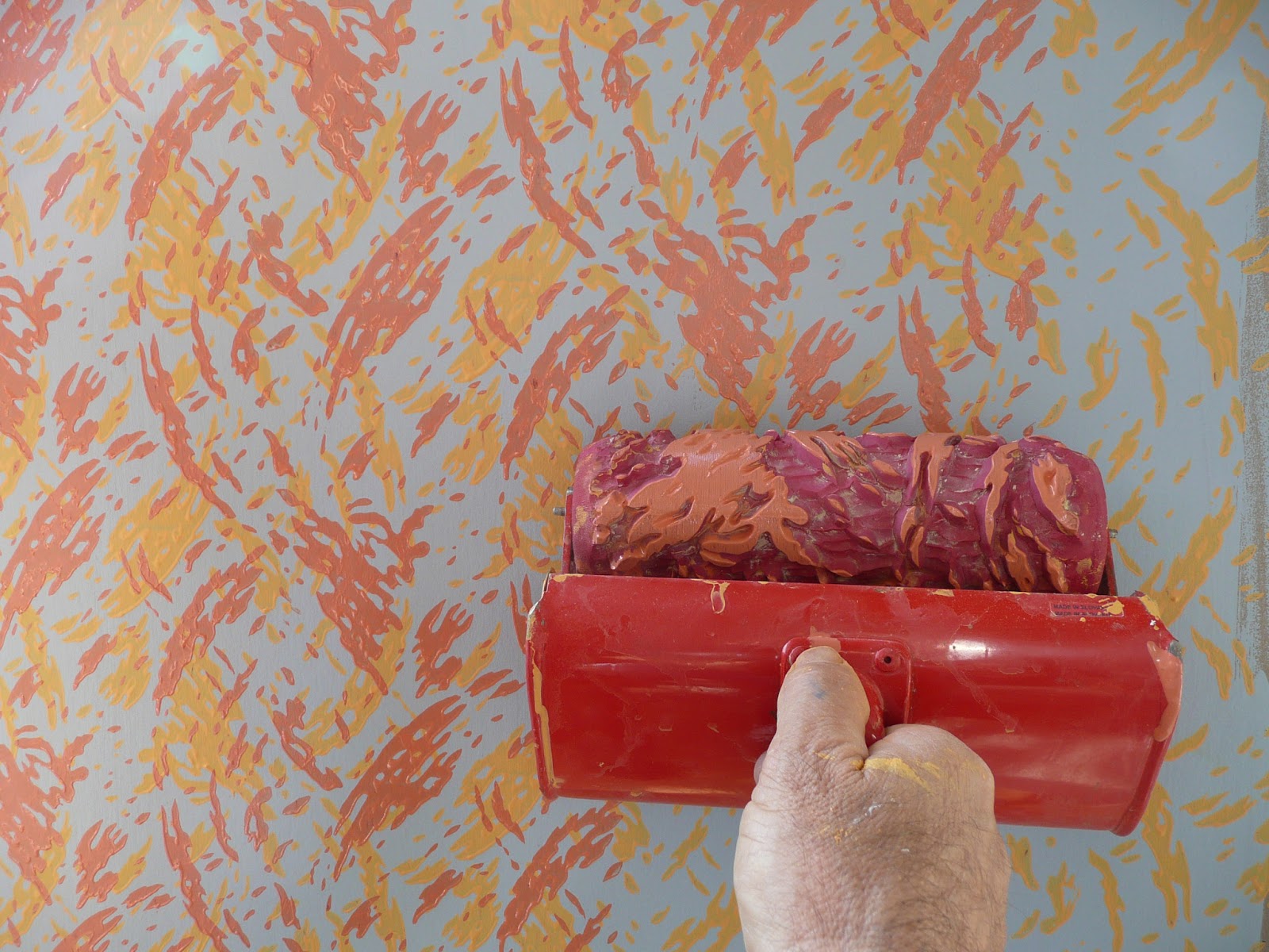 Рисунок валиком на стене