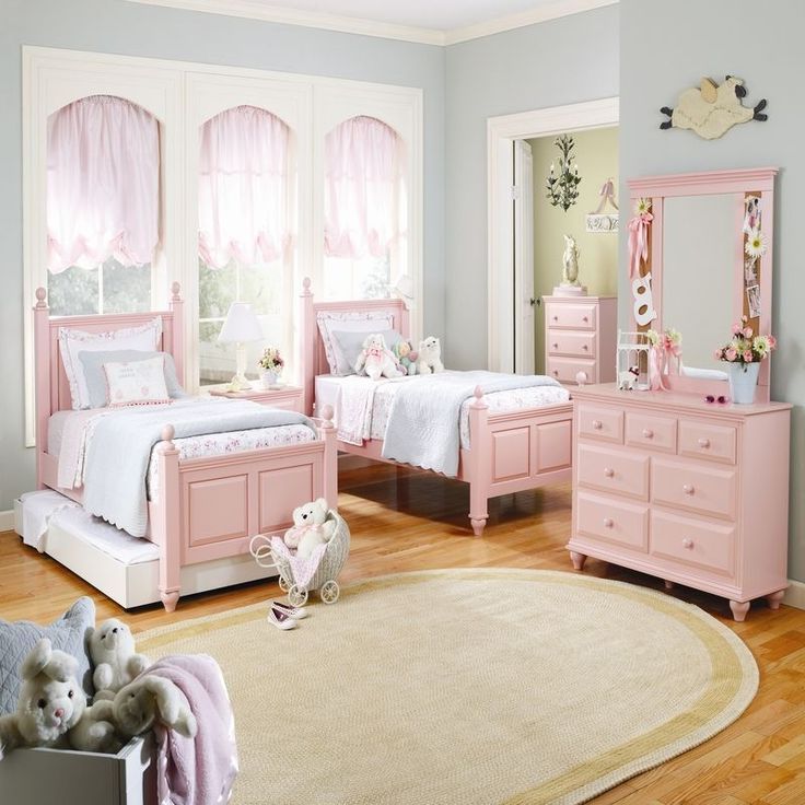 Сочетание белого с розовым делает интерьер особенно легким и воздушным