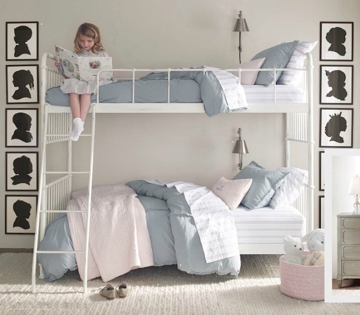 Красивая и удобная спальня для двух малышек