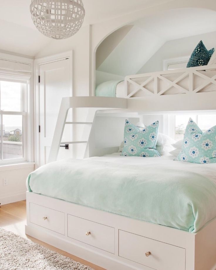 Мягкие и удобные кровати в два яруса спать на которых одно удовольствие