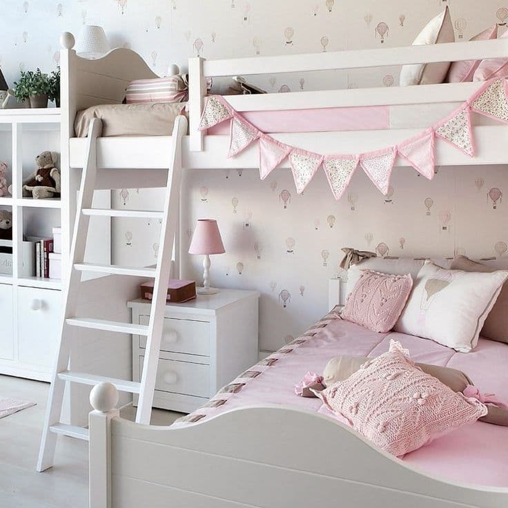 Лестница на второй ярус кроватки должна быть не только красивой, но и удобной