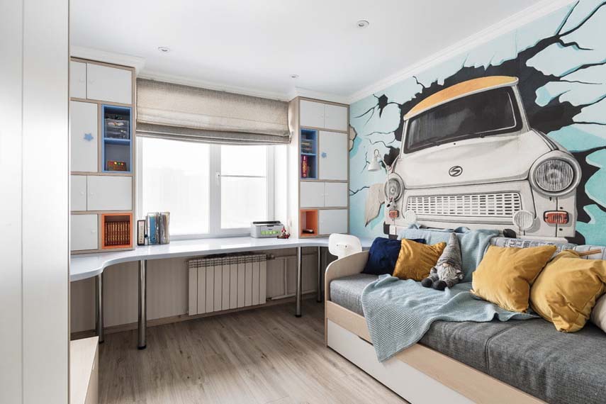 стол на всю стену